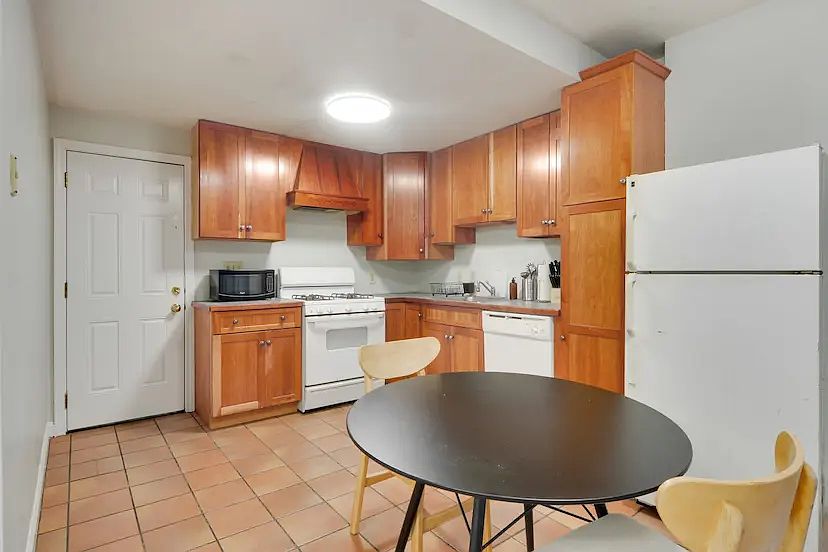 2nd image of 17 Cummings Rd #A/b