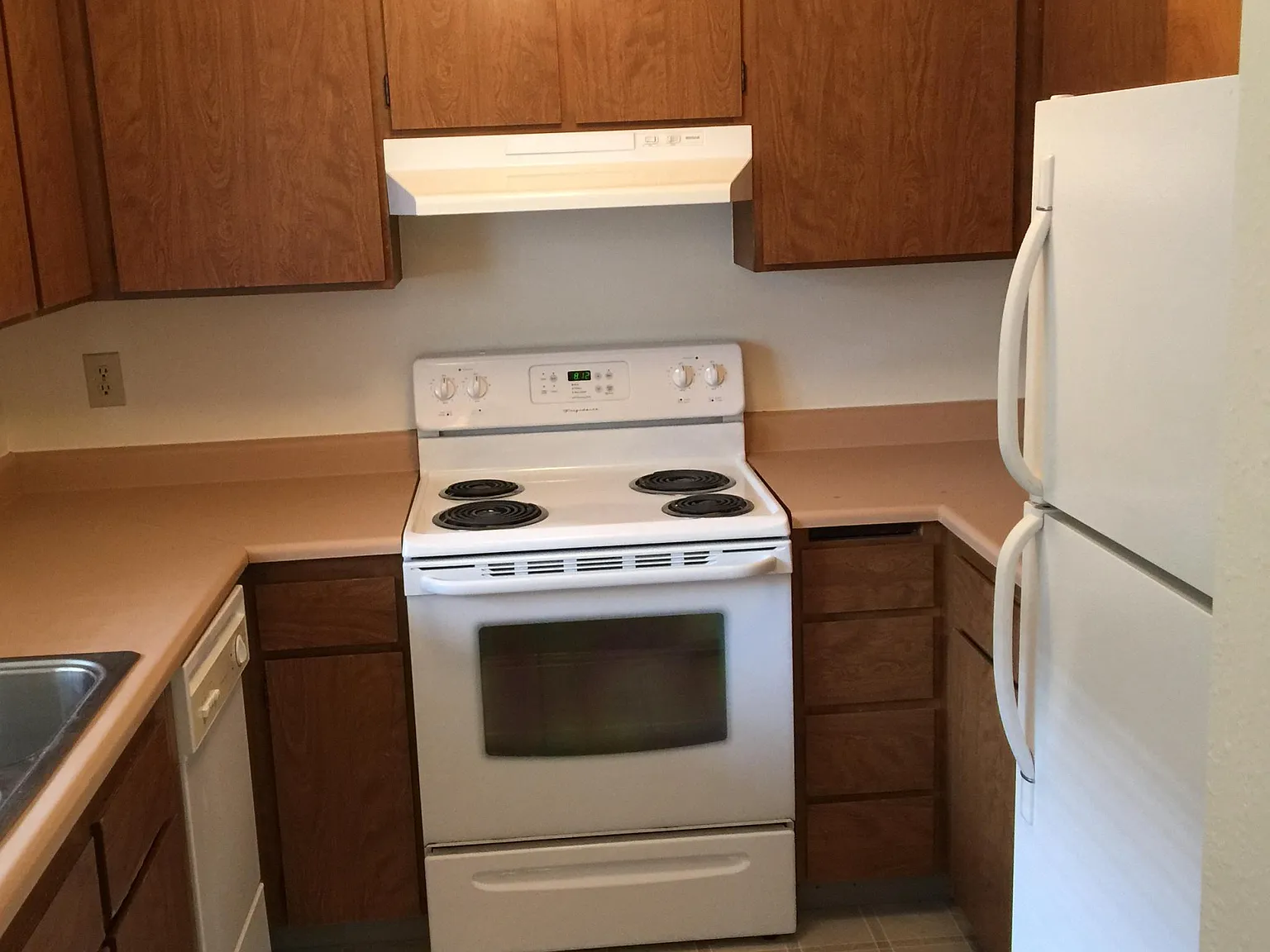 3 bed, 900 sqft, $1,050 — Photo 3