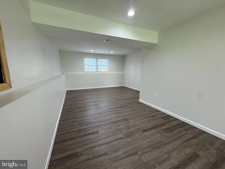 5077 Macnamara Dr — Photo 16