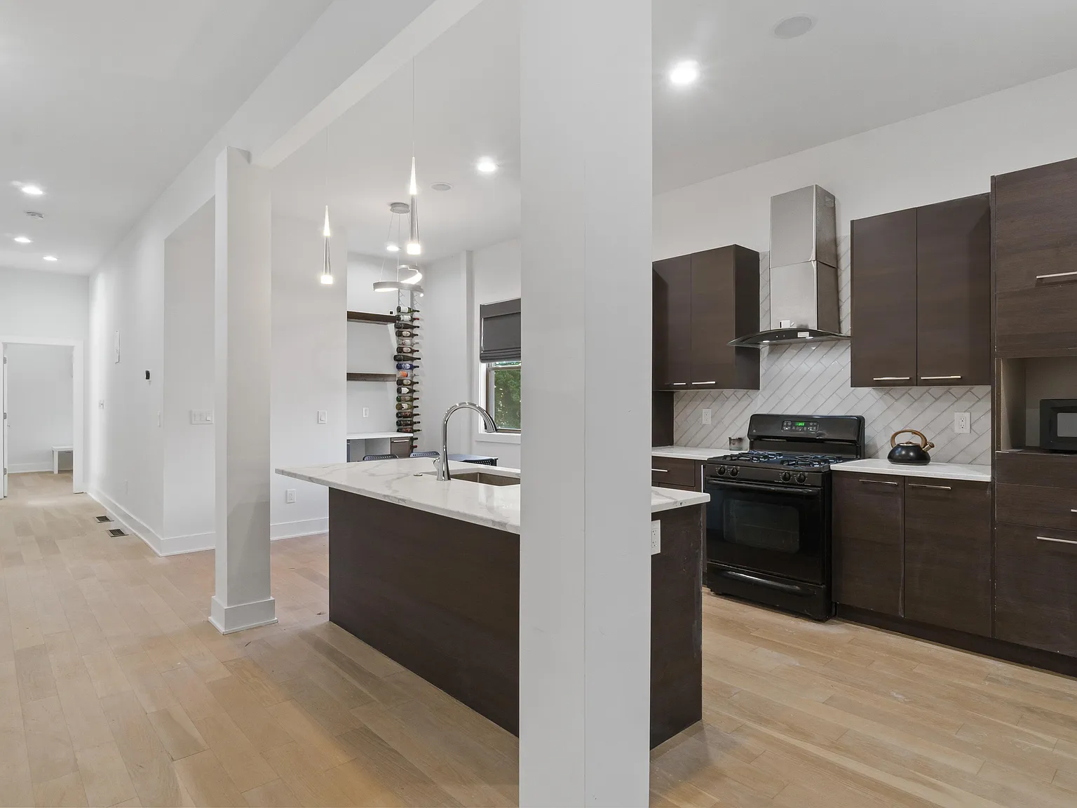 4 bed, 3.5 bath, 2963 sqft, $957 — Photo 4