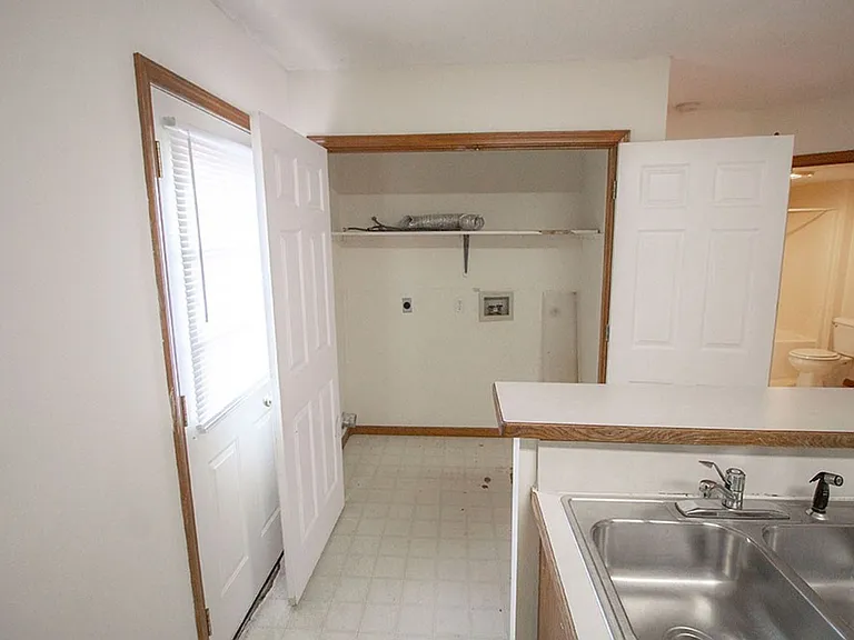 1318 Valley Creek Ln — Photo 9