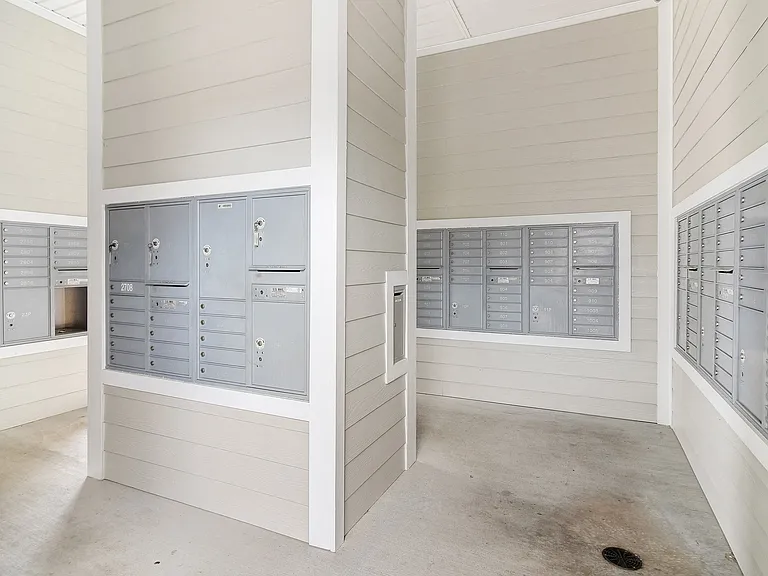 Kingston Crossing Apartment Homes — Photo 31