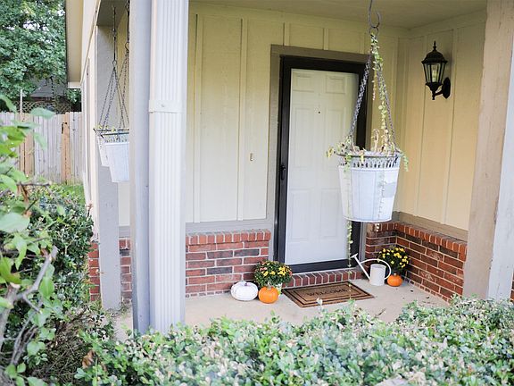 3rd image of 2083 E Stearns St
