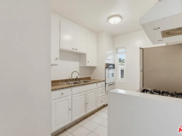 515 N Alfred St #204 — Photo 6
