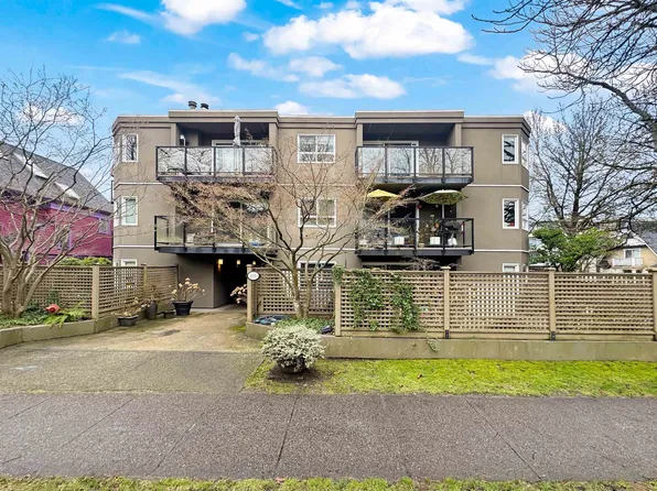 111 W 10th Ave #205, Vancouver, BC V5Y 1R7