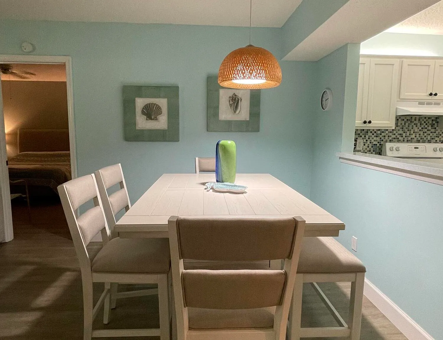 3 bed, 2.0 bath, 1360 sqft, $3,200 — Photo 4