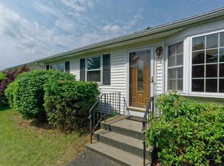 30 Colleen Rd, Troy, NY 12180