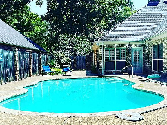 Heated pool & hot tub 