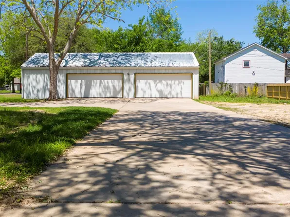 12150 22nd St, Santa Fe, TX 77510