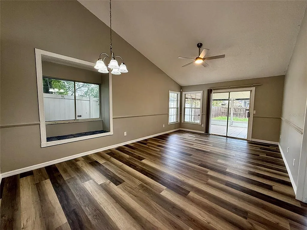 3 bed, 2.0 bath, 1131 sqft, $2,300 — Photo 4