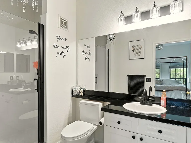 26-web-or-mls-211 Longview Ave 306_26_10212025