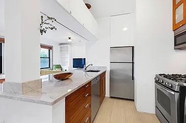 Rented by R New York