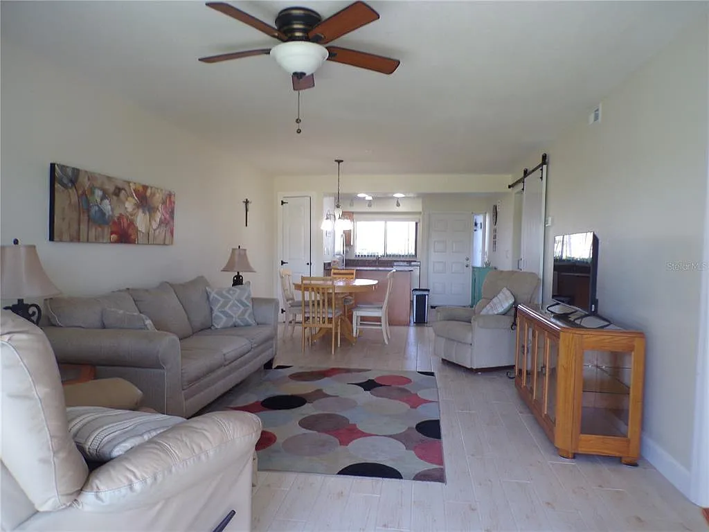 2 bed, 2.0 bath, 1023 sqft, $1,425 — Photo 3