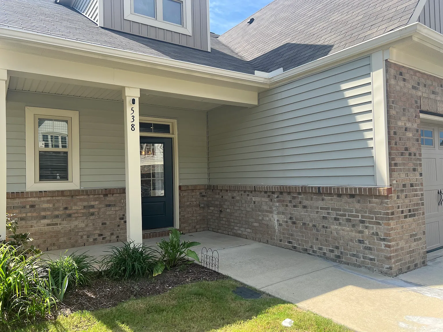 3 bed, 2503 sqft, $2,295 — Photo 2
