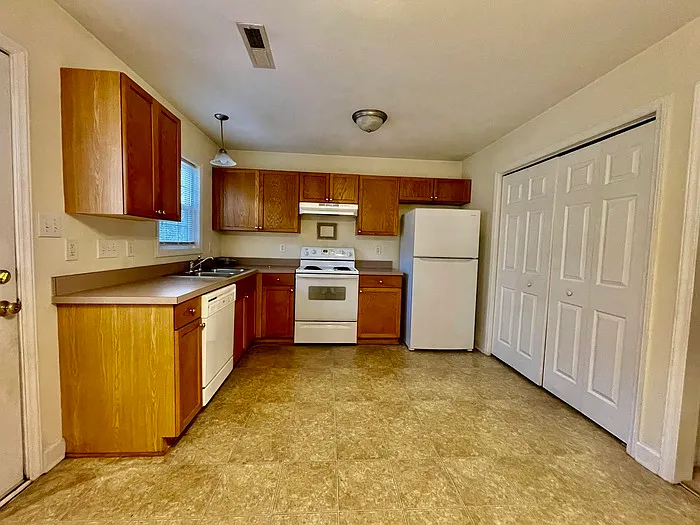 224 Bass Lake Rd — Photo 9