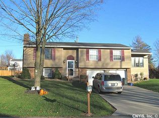 7496 Thunderbird Rd, Liverpool, NY 13088