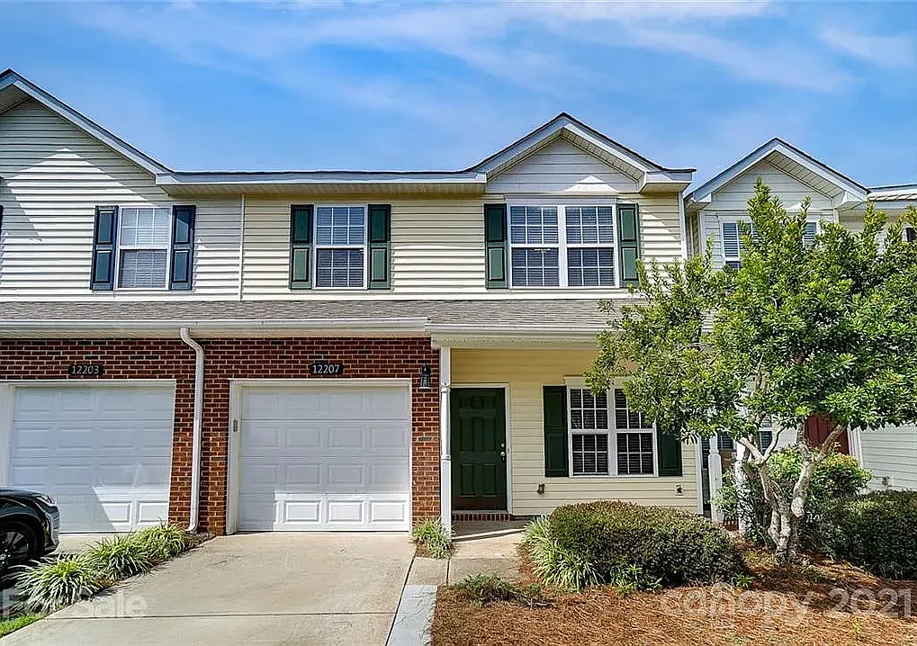 3 bed, 2.5 bath, 1700 sqft, $2,100 — Photo 1