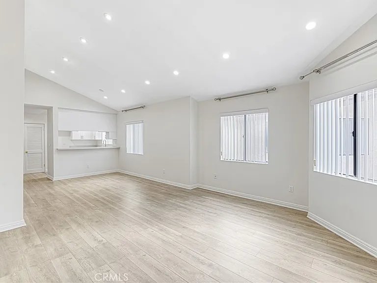 1132 Elm Ave #211 — Photo 3