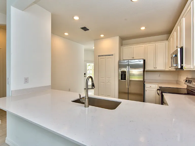 2591 Vine Ave — Photo 6