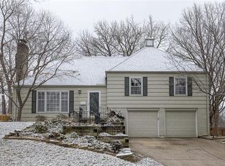 7543 Fairway St, Prairie Village, KS 66208