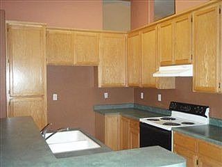 4th image of 4007 Grosvenor Ln
