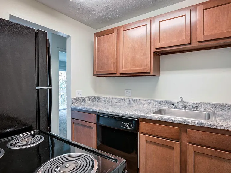 Lakeshore Drive Apartment Homes — Photo 4