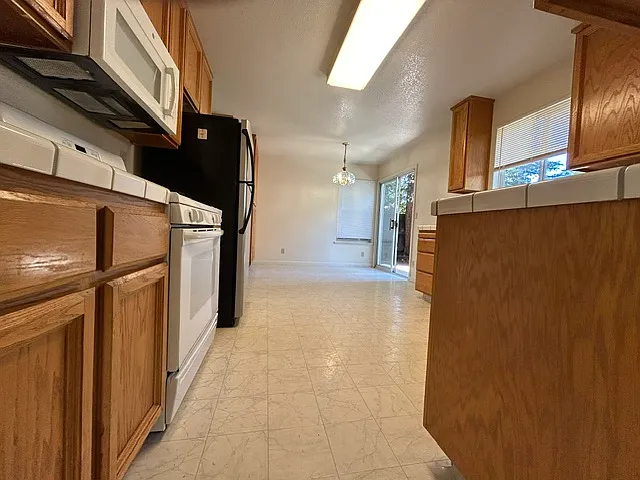 201 Sapphire Ct — Photo 13