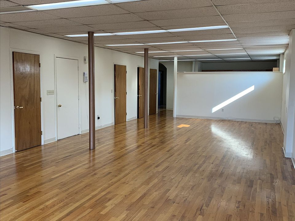 4-livingroom.JPG