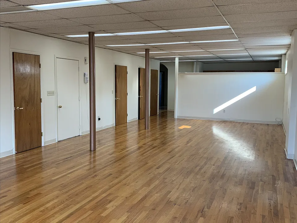 4-livingroom.JPG