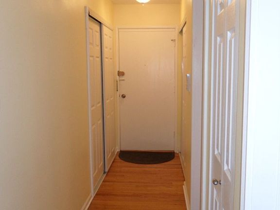 2nd image of 2405 W Balmoral Ave APT 2E