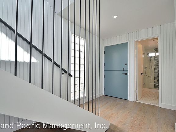 2nd image of 3405 Vista Dr