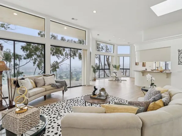 2424 Badajoz Pl, Carlsbad, CA 92009