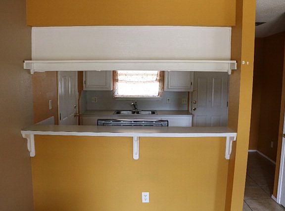 4th image of 1011 E Dawson Ln