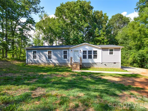 207 Pinehaven Dr, New London, NC 28127