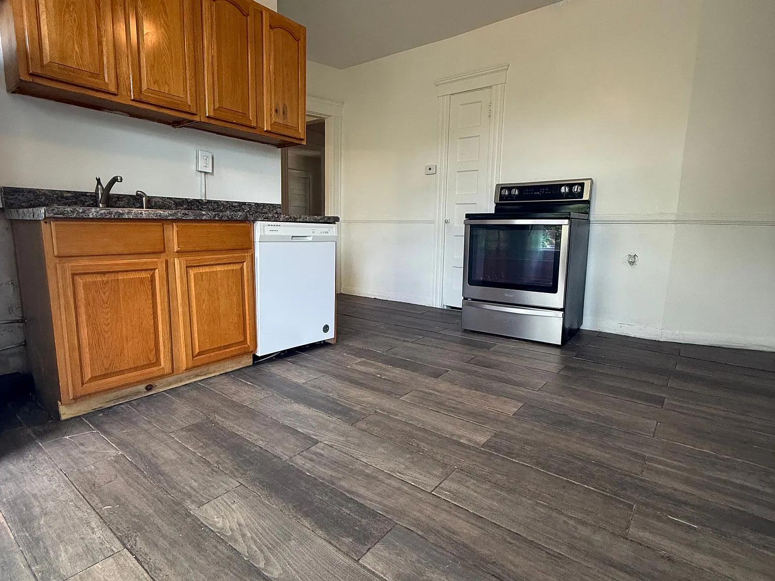 4 bed, 1000 sqft, $2,250 — Photo 2