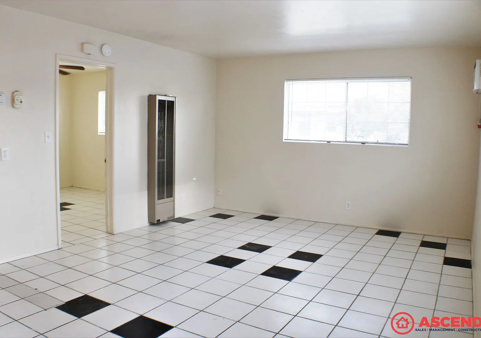 1-bedroom apartment with vintage charm! — Photo 2