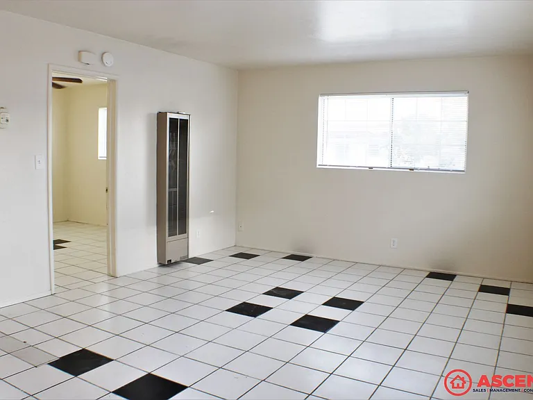 1-bedroom apartment with vintage charm! — Photo 2