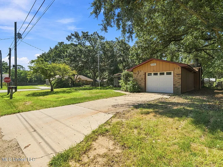 8505 Mermaid Ave — Photo 2