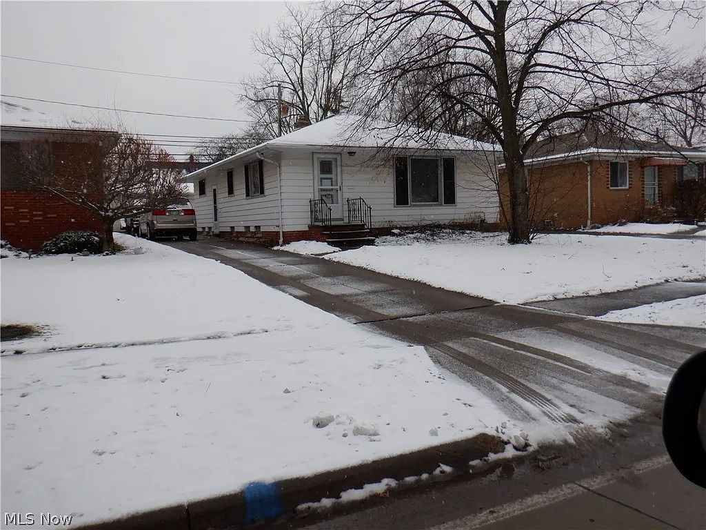 5560 E 141st St photo 1