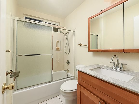 3rd image of 2315 Fairway Dr APT 2