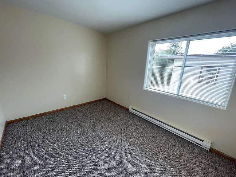 416 N 15th Ave E — Photo 13