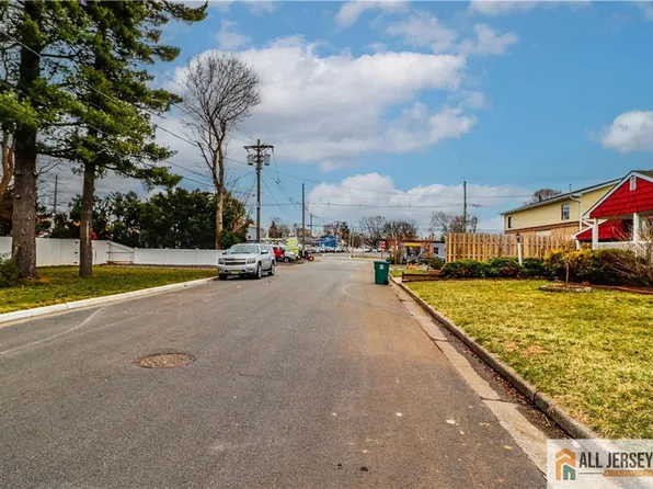 15 N Riverview Ave, Edison, NJ 08817