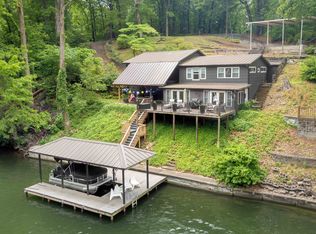 102 Old Point Rd, Muscle Shoals, AL 35661