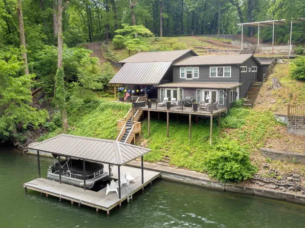 102 Old Point Rd, Muscle Shoals, AL 35661