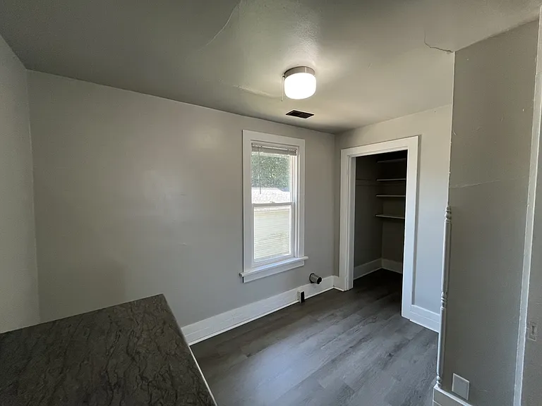526 Newbury St — Photo 5