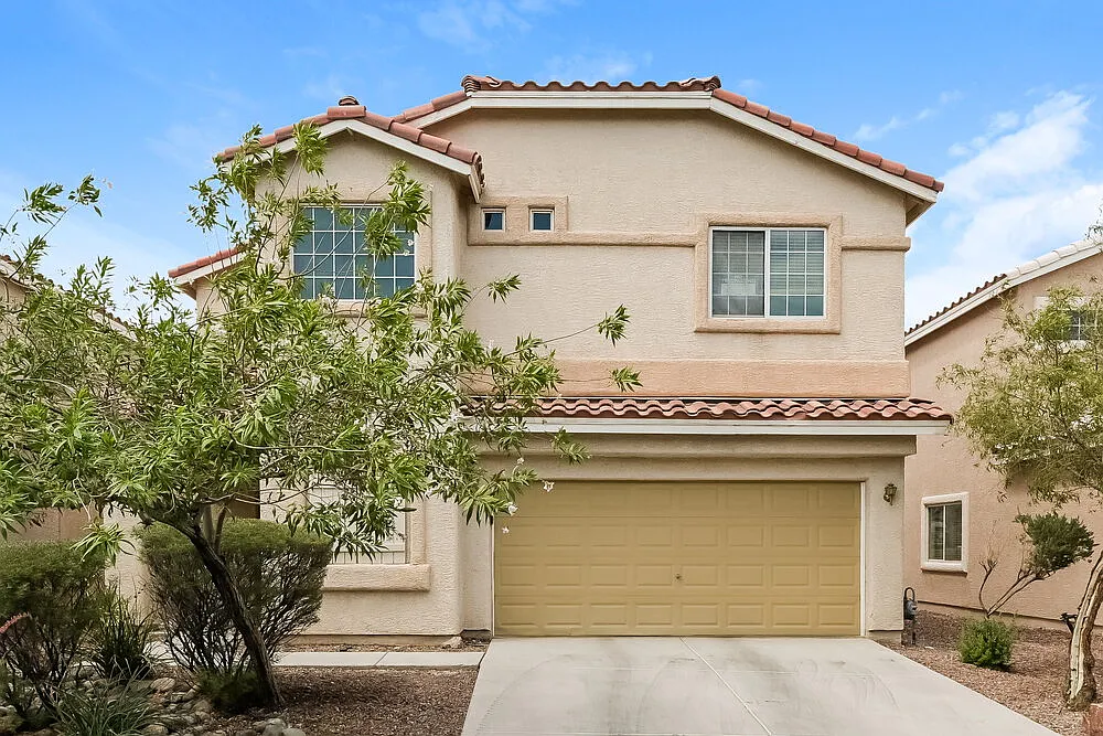 3 bed, 2.5 bath, 1907 sqft, $2,065 — Photo 1