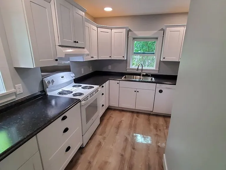 609 W Prospect Rd — Photo 6