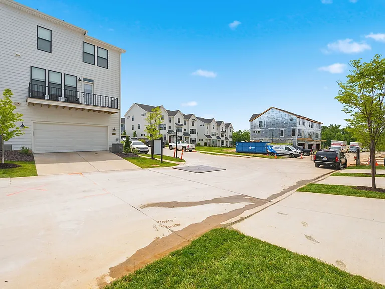 16545 Yellowwood Dr — Photo 49