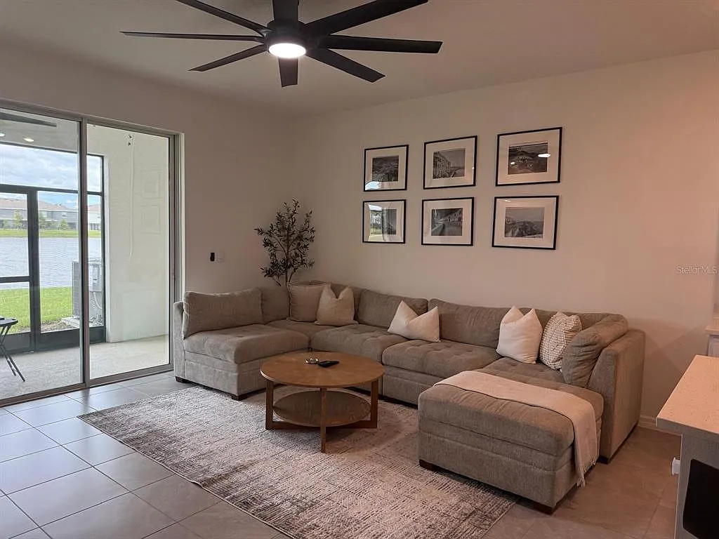 3 bed, 2.5 bath, 1702 sqft, $2,600 — Photo 3