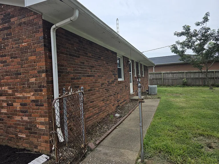 842 Parkway Dr — Photo 4